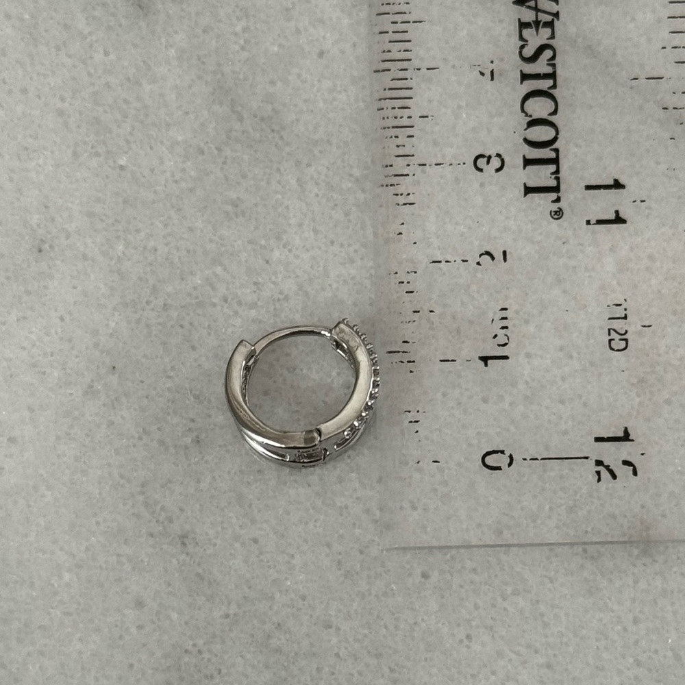 Silver Crystal Double Hoop Split Huggie Hoop Earrings
Brand New - Picture 3 of 3
